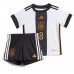 Tyskland Leon Goretzka #8 Hjemmebanetrøje Børn VM 2022 Kortærmet (+ Korte bukser)